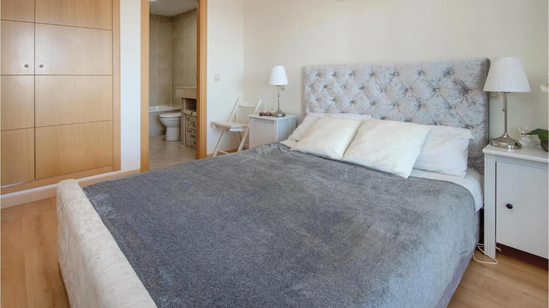 1 Bedroom Awesome Apartment In 卡拉德米哈斯