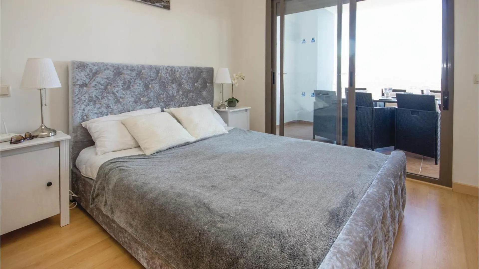 1 Bedroom Awesome Apartment In 卡拉德米哈斯 西班牙